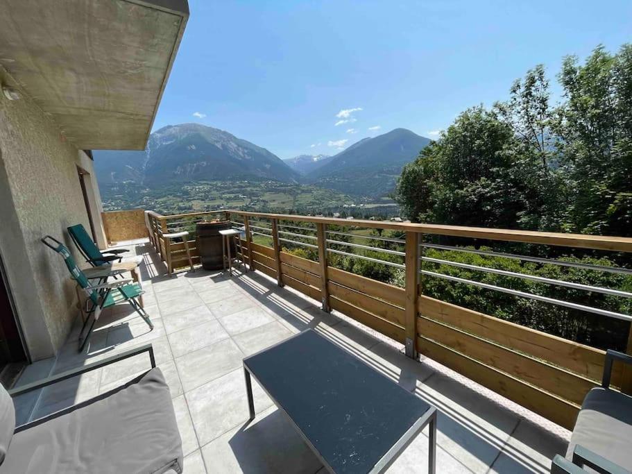 Gite Confort 15 Couchages, Vue Panoramique Montagne Hautes Alpes, Terrasses Embrun Bagian luar foto