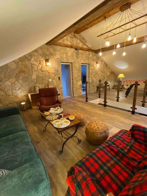 Gite Confort 15 Couchages, Vue Panoramique Montagne Hautes Alpes, Terrasses Embrun Bagian luar foto