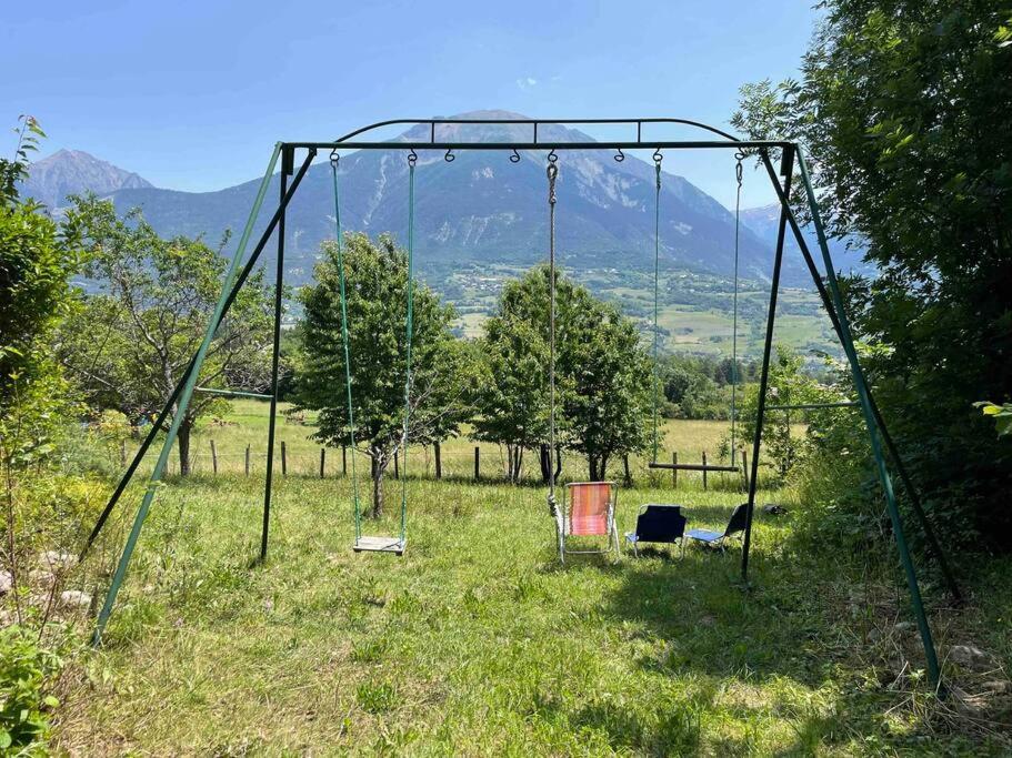 Gite Confort 15 Couchages, Vue Panoramique Montagne Hautes Alpes, Terrasses Embrun Bagian luar foto