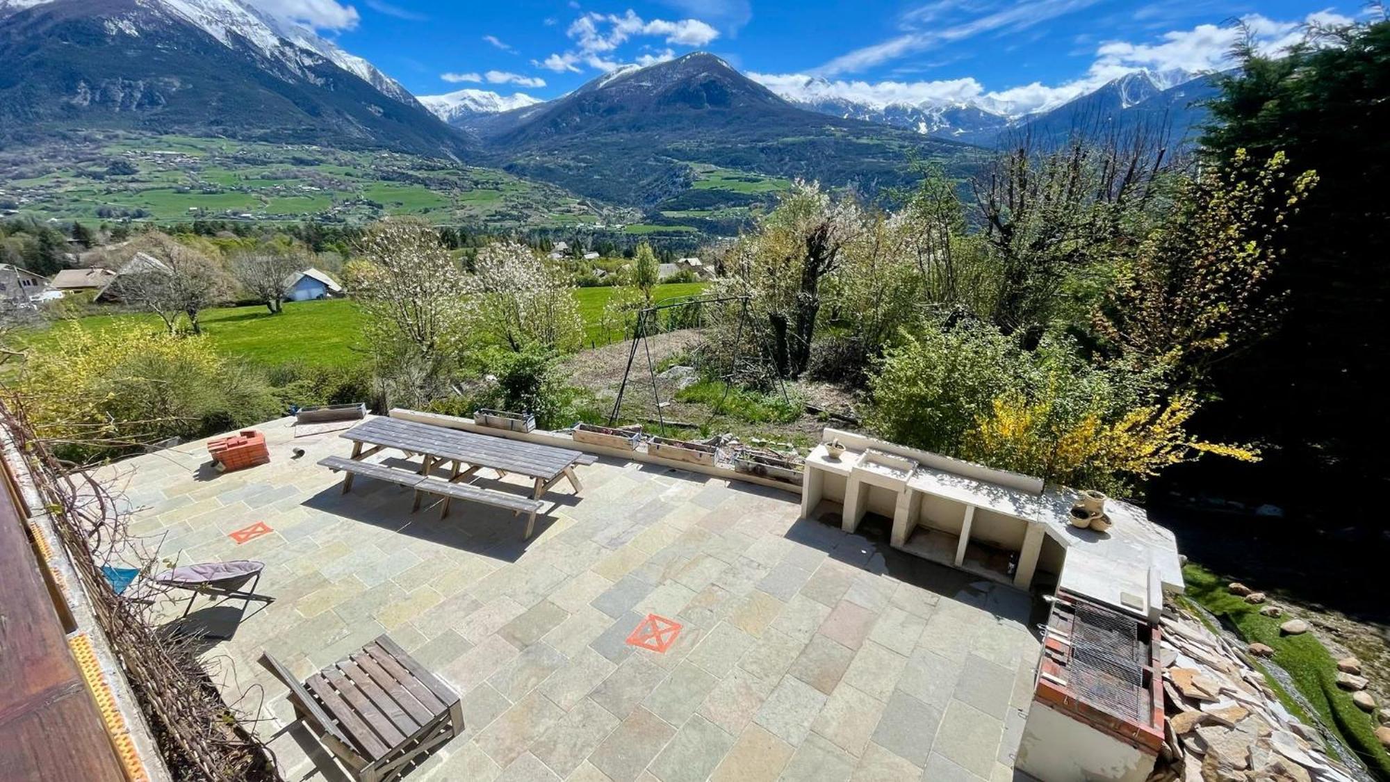 Gite Confort 15 Couchages, Vue Panoramique Montagne Hautes Alpes, Terrasses Embrun Bagian luar foto