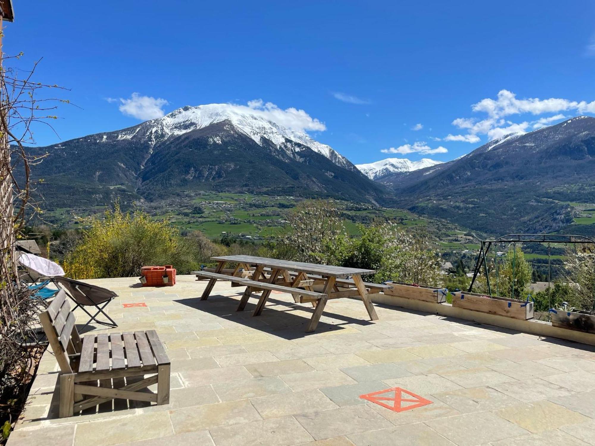 Gite Confort 15 Couchages, Vue Panoramique Montagne Hautes Alpes, Terrasses Embrun Bagian luar foto