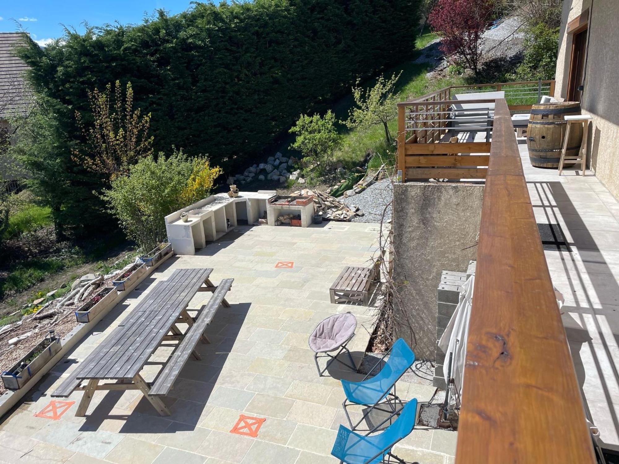 Gite Confort 15 Couchages, Vue Panoramique Montagne Hautes Alpes, Terrasses Embrun Bagian luar foto