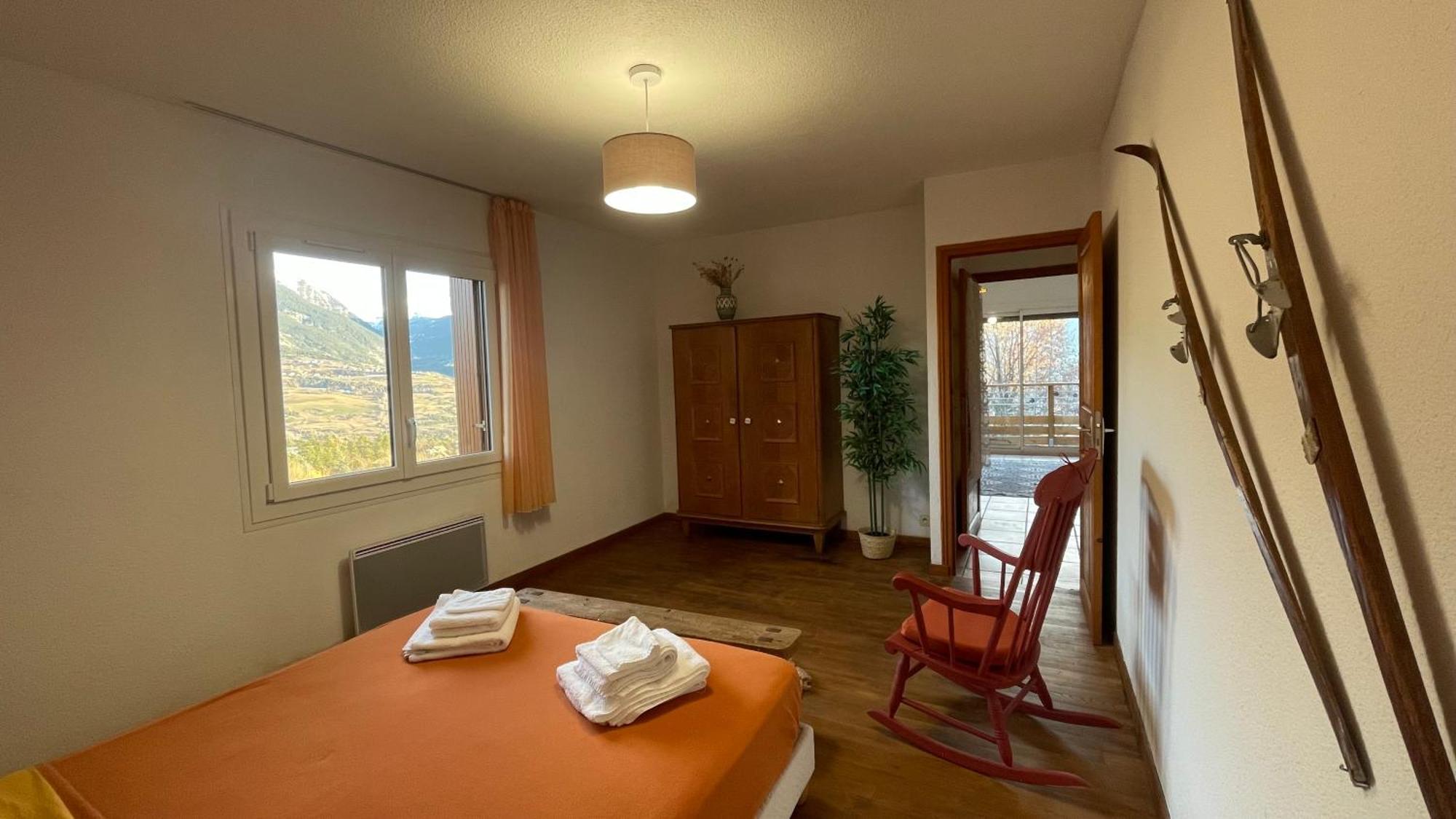 Gite Confort 15 Couchages, Vue Panoramique Montagne Hautes Alpes, Terrasses Embrun Bagian luar foto